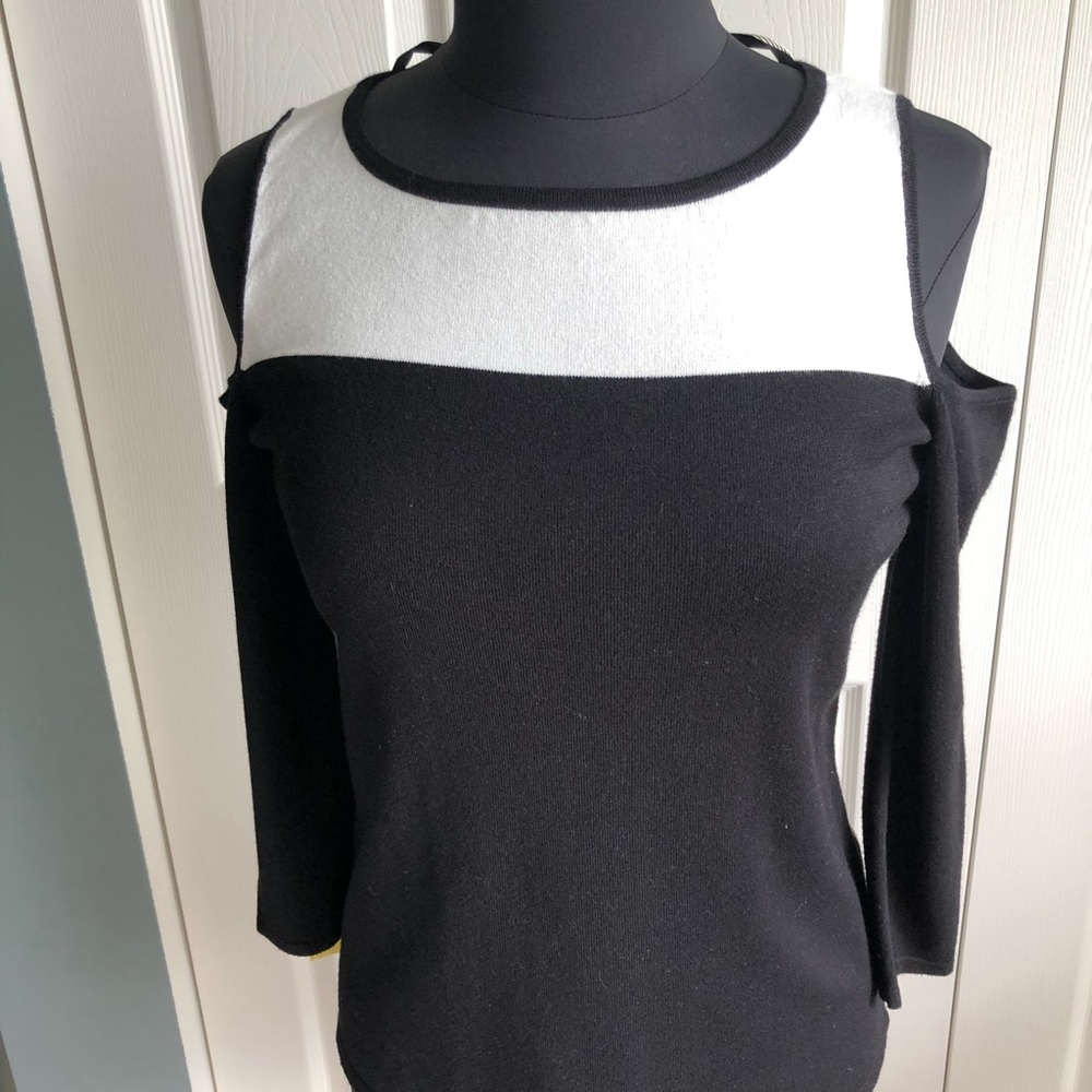 Cable & Gauge brand cold shoulder sweater